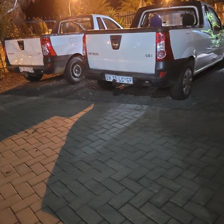 Ayana Bnb Bloemfontein Bagian luar foto