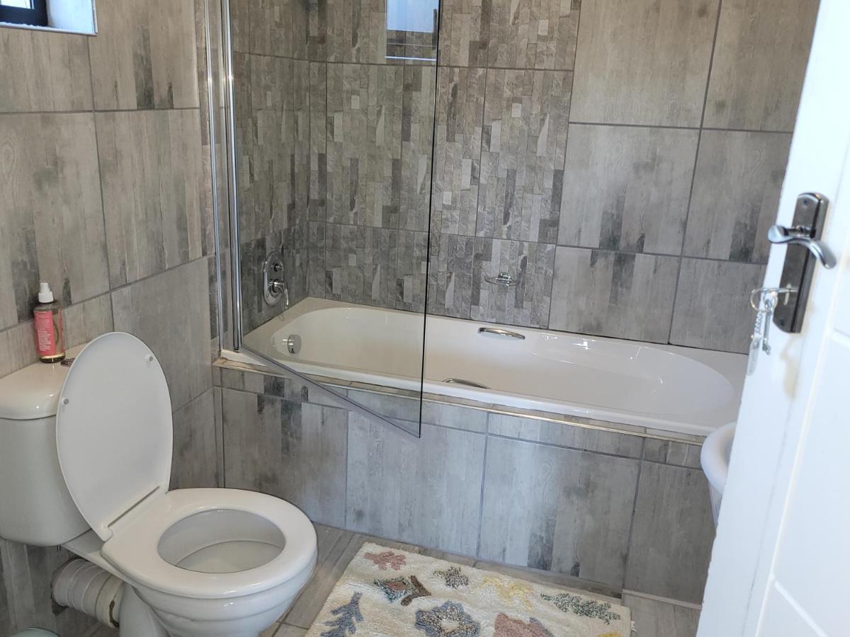Ayana Bnb Bloemfontein Bagian luar foto