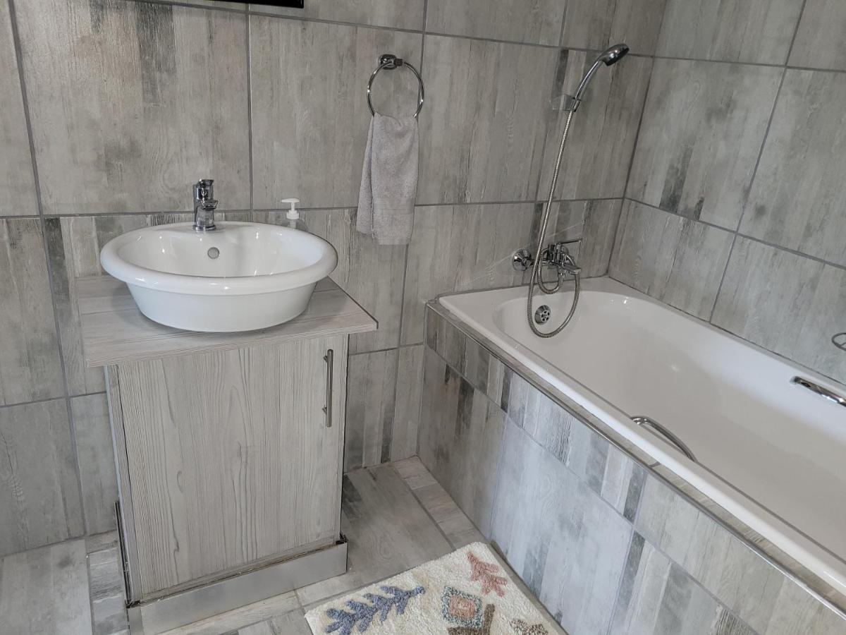 Ayana Bnb Bloemfontein Bagian luar foto