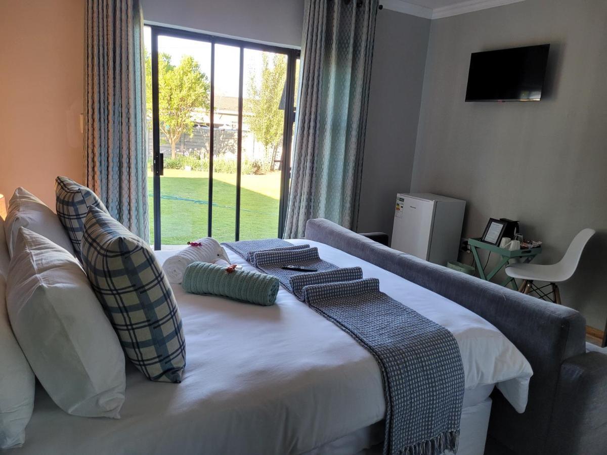 Ayana Bnb Bed & Breakfast Bloemfontein Bagian luar foto