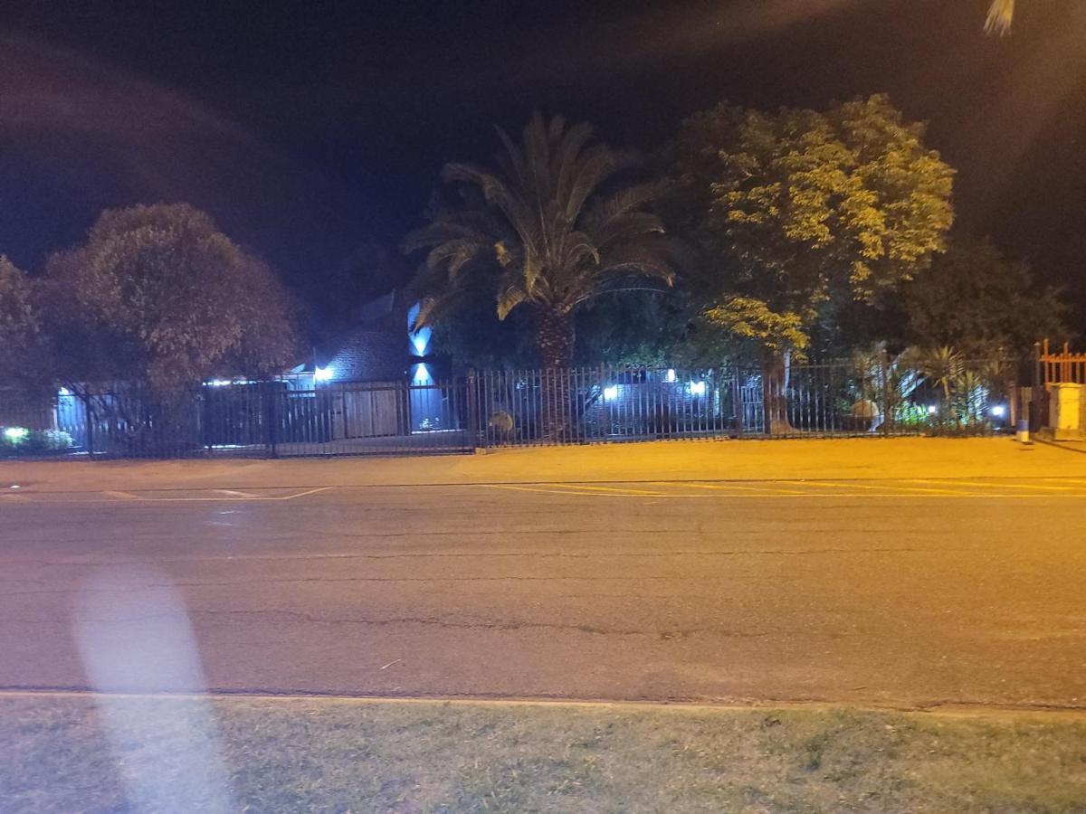 Ayana Bnb Bloemfontein Bagian luar foto